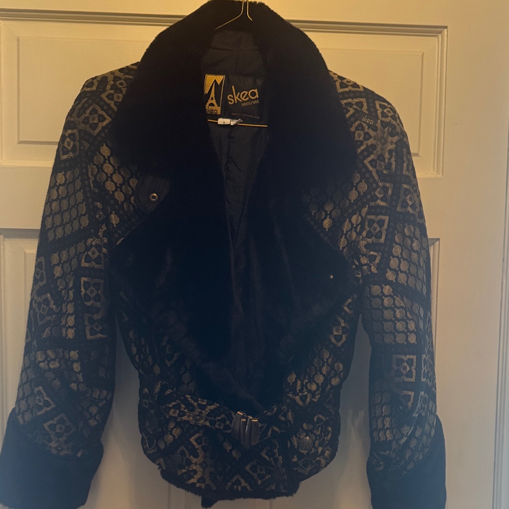 Gorgeous Gold And Black Brocade Skea Ski Jacket With Fur Accents. Size 6.